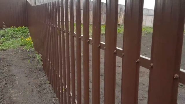 Забор из евроштакетника два года спустя
