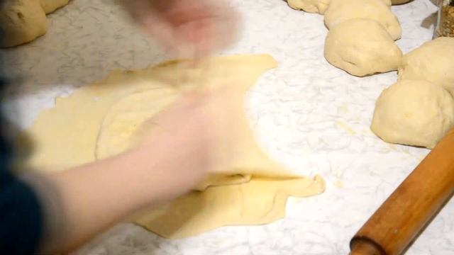 ДОМАШНИЙ дрожжевой СЛОЁНЫЙ пирог. ВКУСНО и СЫТНО / Краткие рецепты / Slavic Secrets смотреть онлайн