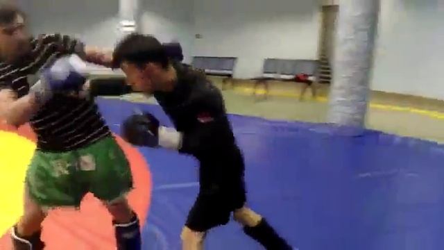 Спаринг Бабаева Санжара с МСМК по Кикбоксингу Мухтаром Абдурашидовым смотреть онлайн