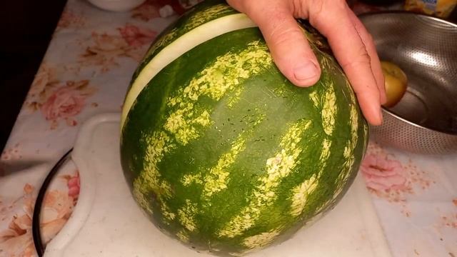 Режу арбуз ножом Алексея Платова сталь У8 смотреть онлайн