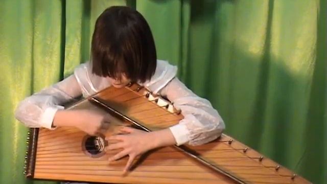 Алексеева Царица уже четыре месяца учится играть на гуслях 1 смотреть онлайн