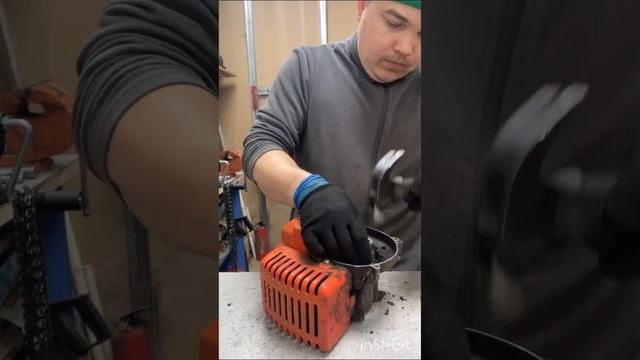 Бензотриммер запускается только при заливание бензина в цилиндр , замена сальников коленвала смотреть онлайн