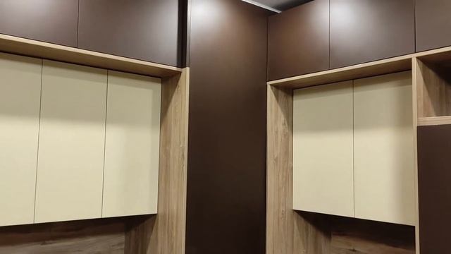 Огромная кухня которую Вы хотите себе смотреть онлайн