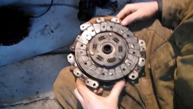 ВАЗ 2114 МЕНЯЕМ СЦЕПЛЕНИЕ - ЯМА НЕ НУЖНА.mp4 смотреть онлайн