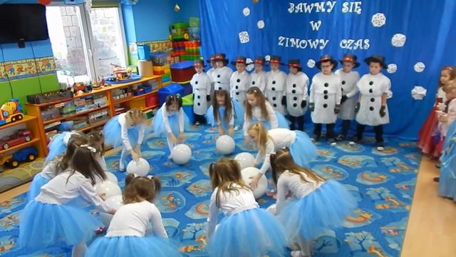 Taniec śnieżynek I Bałwanków