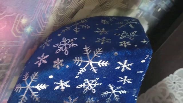 новогодняя шапка со снежинками смотреть онлайн