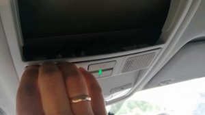 Шкода Карок Белый мишка. Снятие плафона освещения, тройник в плафон.