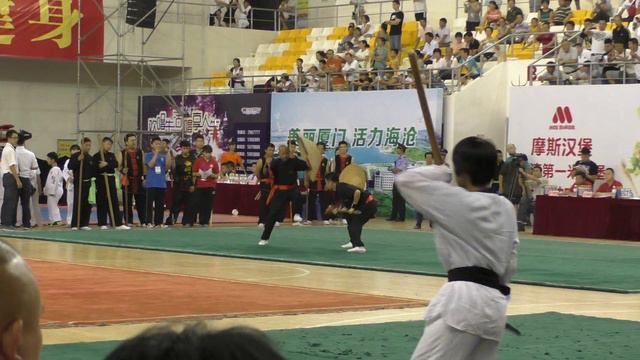 Парное таолу Гуньдао проти меча с щитом соревнования в СямыньGongdao Against The Sword With A Shiel