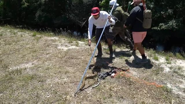 SPEAR FISHING For GIANT SNAKES! **Invasive Pythons in Florida Everglades** смотреть онлайн