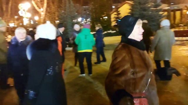 Есть ещё порох Танцы в парке Горького Харьков Декабрь 2021 смотреть онлайн