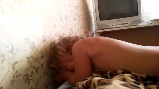 7утра ребёнок отрывает обои смотреть онлайн