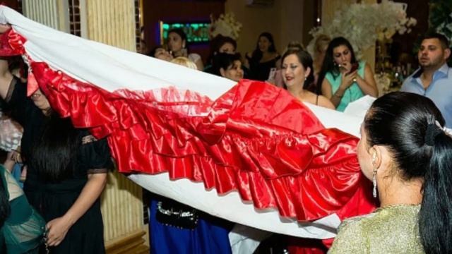 Как проходит первая брачная ночь у цыган смотреть онлайн