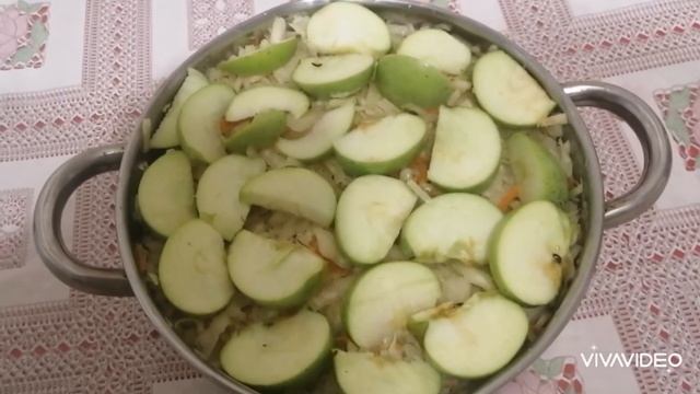 КАПУСТА, КВАШЕНАЯ С ЧЕРНЫМ ХЛЕБОМ, ЯБЛОКАМИ, И МЕДОМ. смотреть онлайн