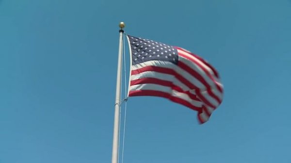 Пируэты американского флага. Американский флаг буквально  пляшет...