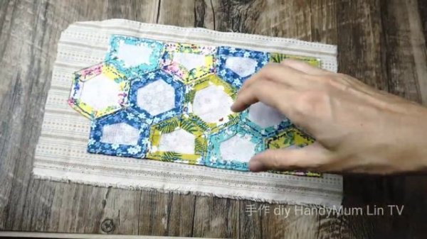 ?Tutorial: Creative Tissue Paper Wrapping