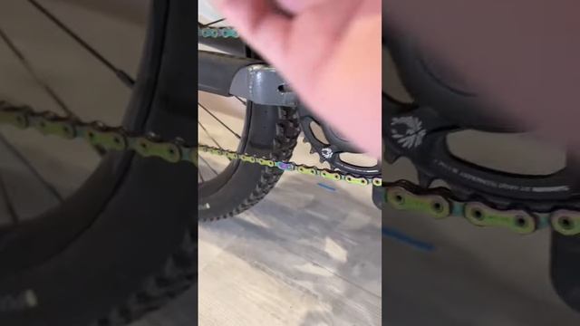 Как расстегнуть замок на цепи? смотреть онлайн