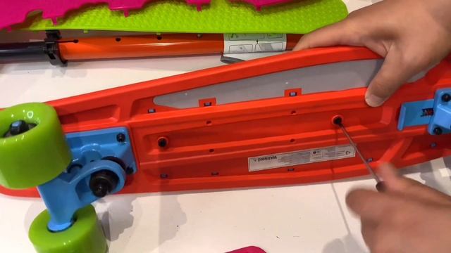 SKATIESKOOTIE UNBOXING / 2 IN 1 SCOOTER AND SKATEBOARD SUPER COOL ? смотреть онлайн