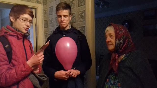 "Луч" поздравили заслуженного ветерана ВОВ МО "Октябрьский" с 8 марта. смотреть онлайн