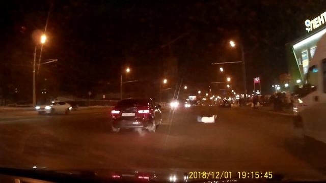 Пешеход упал на дороге у сити-парка