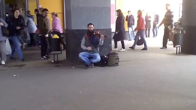 Живая музыка у метро смотреть онлайн
