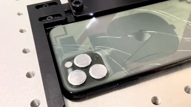 Замена заднего стекла iPhone 11 Pro лазером смотреть онлайн