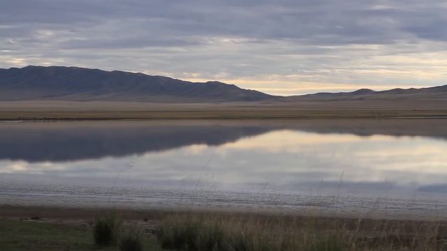 Nature of Kazakhstan. Sunrise. Рассвет на озере Тузколь. Пик Хан - Тенгри смотреть онлайн