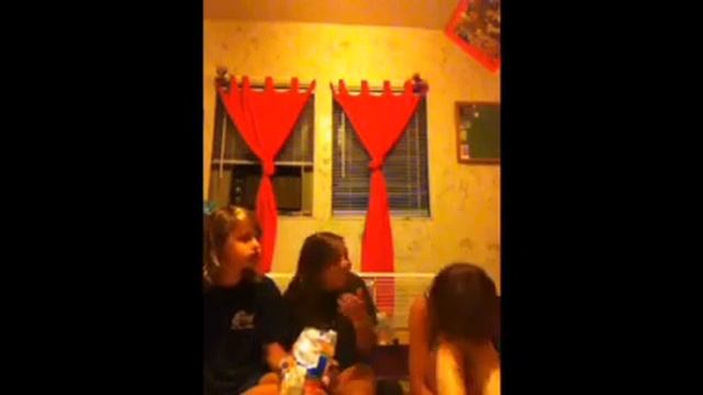 The Chubby Bunny game with Kelsea смотреть онлайн
