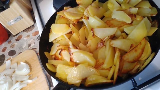 САМОЕ ВКУСНОЕ БЛЮДО/ ЖАРЕНАЯ КАРТОШКА/@Вкусная Кухня .Готовим для семьи смотреть онлайн