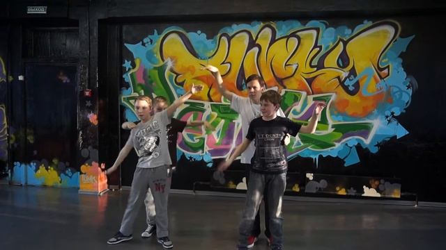 Поппинг рутина,тренировка в студии Funky people смотреть онлайн