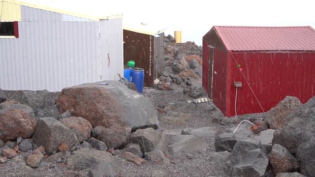 Эльбрус. Восточная вершина (5621 м.) с севера на юг. Июль 2020 смотреть онлайн