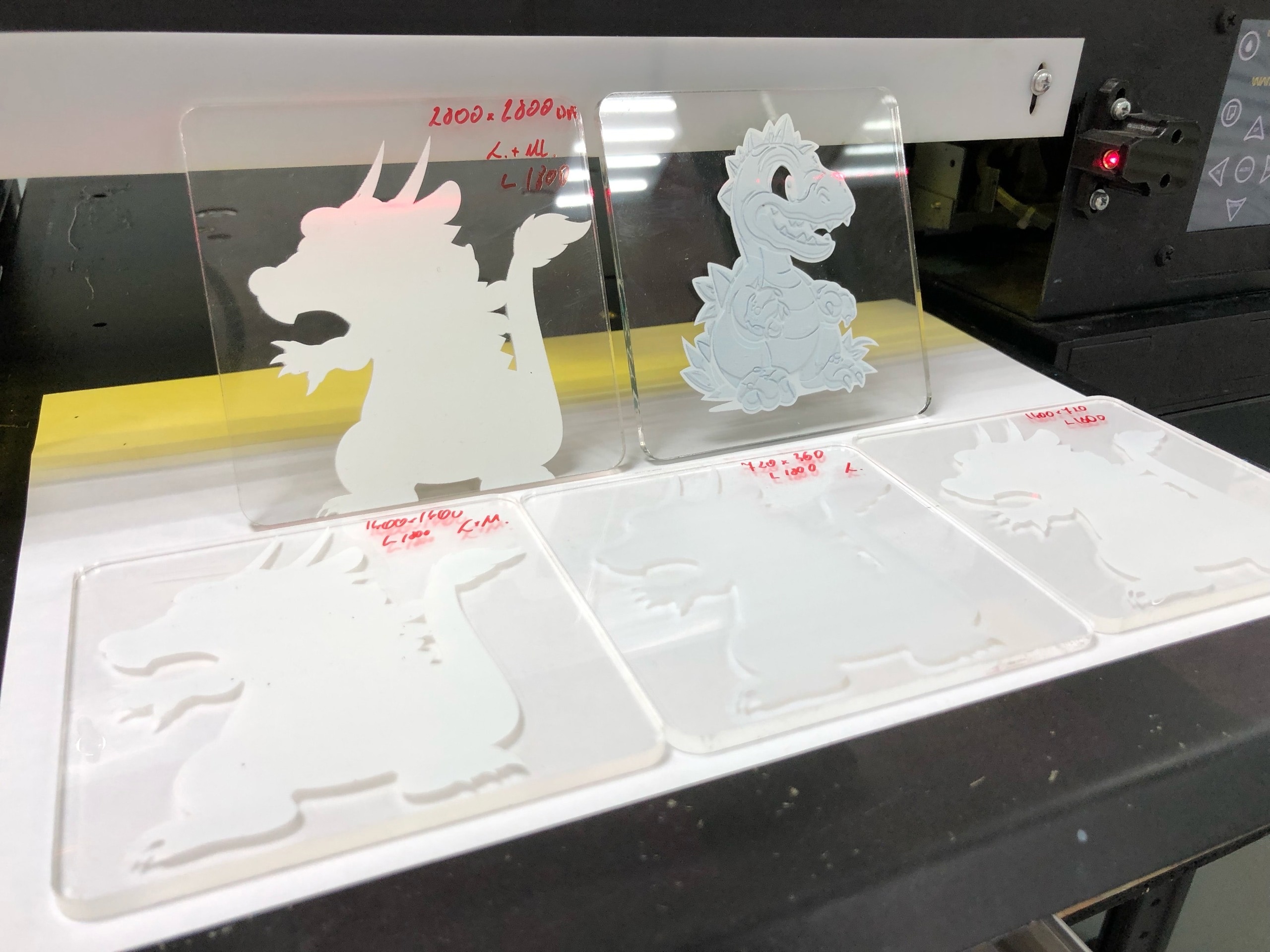 Примеры печати белым цветом на разных разрешениях и 3Д эффект на УФ принтере смотреть онлайн