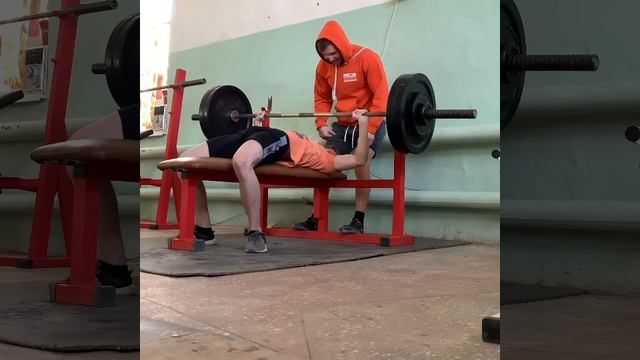 Жим лёжа 92.5 кг при собственном 50кг смотреть онлайн