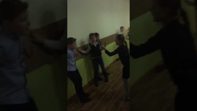 Игра детей на перемене. 2 класс смотреть онлайн