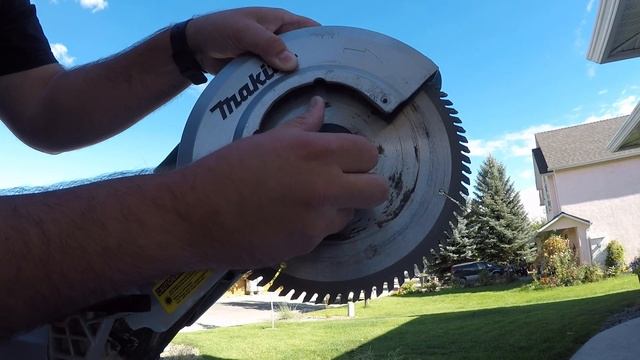 How To Change Makita Miter Saw Blade - Sliding 10" смотреть онлайн