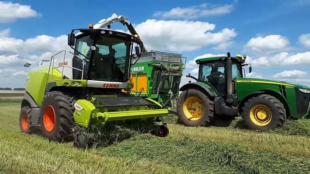 Комбайн Claas Jaguar 860 и подборщик PickUp 300 в АО Толпино #2 смотреть онлайн