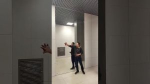 как лучше закрепить большое зеркало: клей или крепежи?!