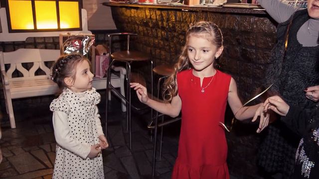 Лизоньке 9 лет - Слайд-шоу смотреть онлайн