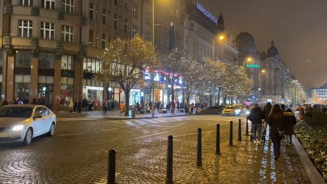 Prague's mystic Advent on Wenceslas Square ? Christmas market ?? Czech Republic 4K HDR ASMR смотреть онлайн