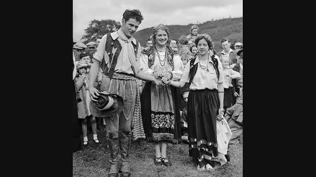 Tumbalalaika - The Barry Sisters - Yiddish Love song смотреть онлайн