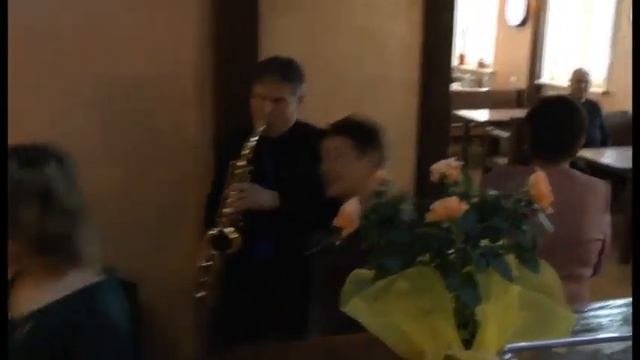 Саксофонист зажигает на праздничном вечере .Улан-Удэ 89021612468. смотреть онлайн