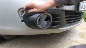 VW Golf VI Variant front fog lamp replacement
