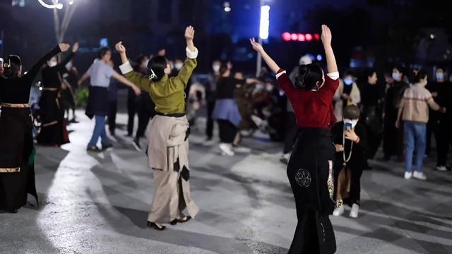 《美丽的草原我的家》雍吉 拥珍 联演藏族舞蹈 舞出美丽和快乐 Tibetan dance "Beautiful Grassland My Home" смотреть онлайн
