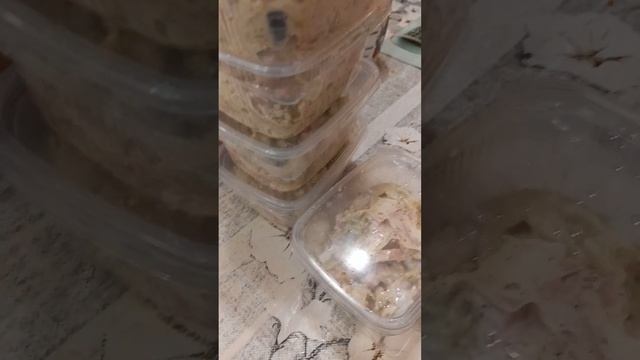 Готовые  порции еды.