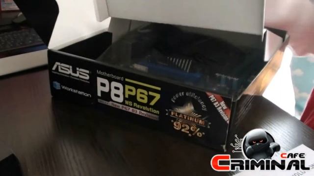 Asus P8P67 WS Revolution unboxing смотреть онлайн