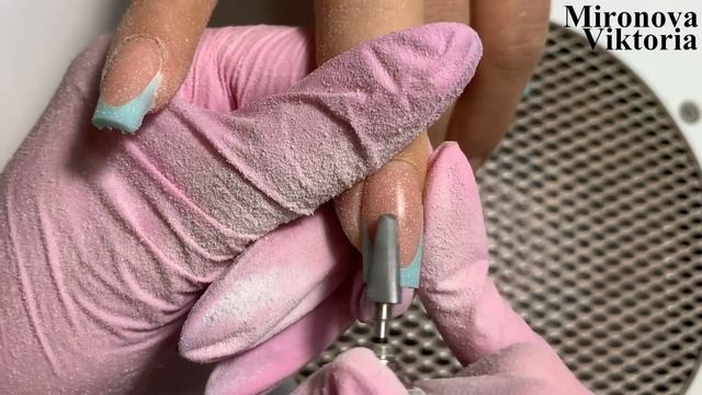 Бирюзовый френч с мелким мерцанием. Коррекция акрилатиком. смотреть онлайн