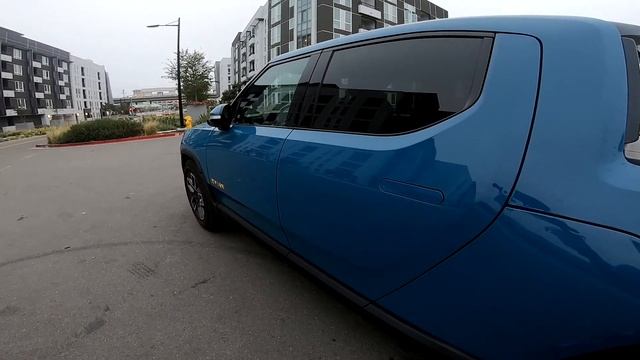 Automotive engineer reviews Rivian R1T - Best Features смотреть онлайн