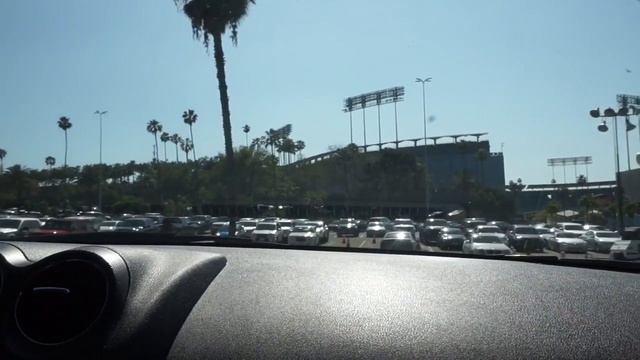 SURPRISE!! Dodger Game смотреть онлайн