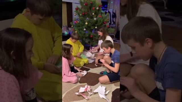 Розпаковка подарок на новый год / Обзор на новогодний декор смотреть онлайн