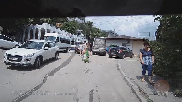 Приколы на дорогах Крыма(Оборжаться с таких наездников,Алупка) смотреть онлайн