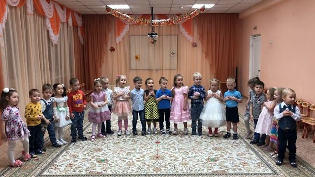 Поздравление с Днём Матери от 2 младшей группы смотреть онлайн